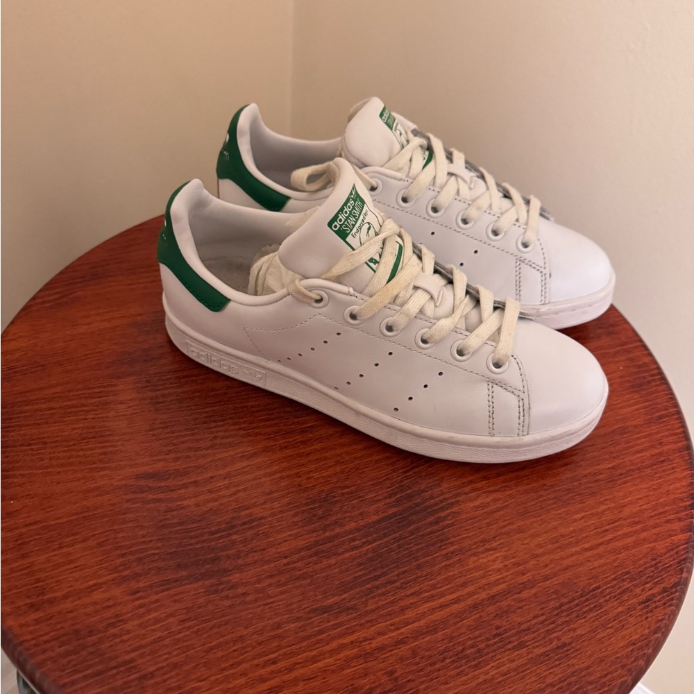 Adidas Women’s Stan Smith (Size 5)